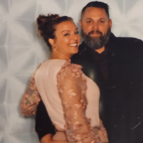 Live Like Listing: Shop my closet, low starts, under $10. - Picture 8 of 16